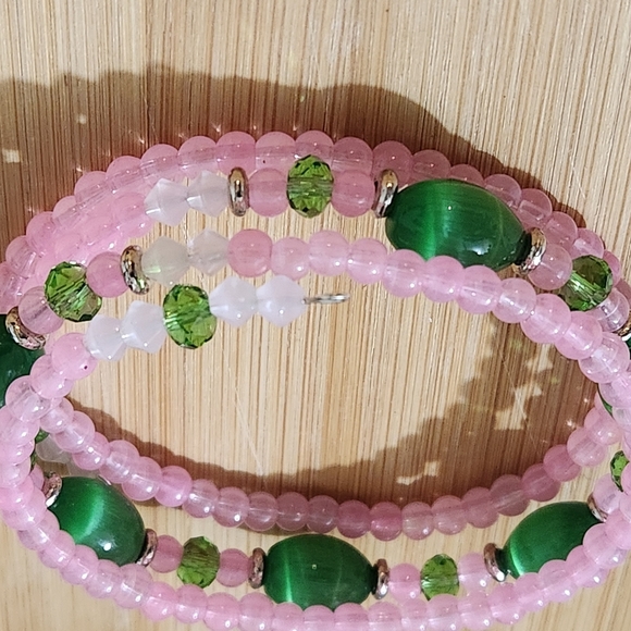 Hand Crafted Bracelet Memory Wire Coil Pink and Green Beaded Medium Size - Picture 6 of 7